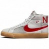 Chaussures de skate Nike SB Zoom Blazer Mid Premium (FD5113-100, Blanc sommet/Platine pur/Blanc sommet/Rouge université)