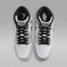 Chaussures de baseball Jordan 1 Retro MCS pour hommes (AV5354-012, gris fumé clair/blanc/noir)