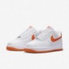 Chaussures Nike Air Force 1 '07 pour homme (FJ4146-109, blanc/blanc/orange de sécurité)